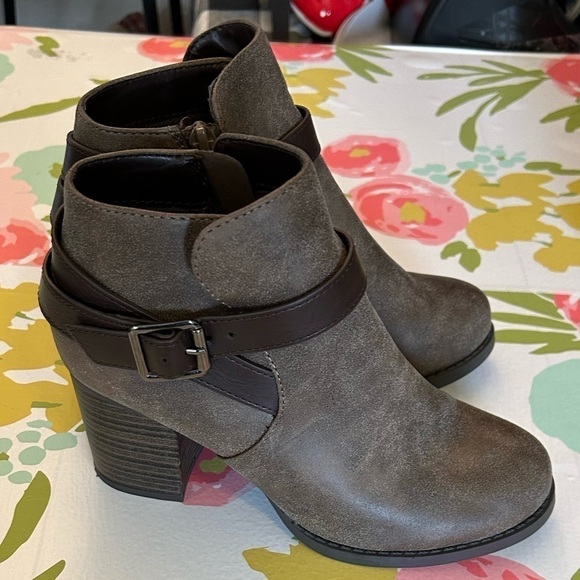 Soda size 6.5 Kylie ankle taupe brown booties - Picture 1 of 8